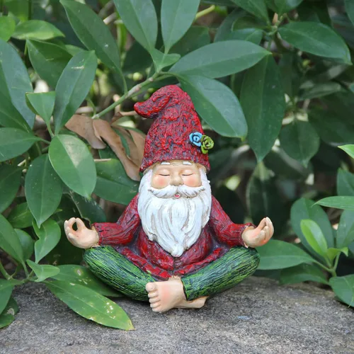 Vista 4 de Smadeer Estatua de gnomo de yoga de jardín, figura de gnomos al aire libre con luces solares, Knome en postura de yoga para decoración de jardín