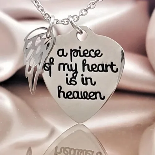 Vista 4 de Adornos de Navidad – Adorno conmemorativo de alas de ángel – Decoración para colgar en el árbol de Navidad – Un pedazo de mi corazón está