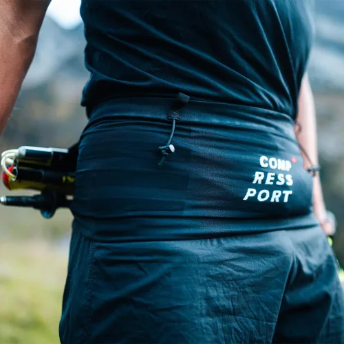 Vista 7 de COMPRESSPORT Free Belt Pro - Ergonómico - Ultraligero - 6 horas de autonomía - Sin balanceo - Compartimento grande - Negro