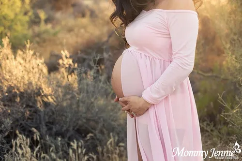 Vista 4 de Mommy Jennie Vestido de maternidad con hombros descubiertos y manga larga dividida frontal vestido de gasa para sesión de fotos