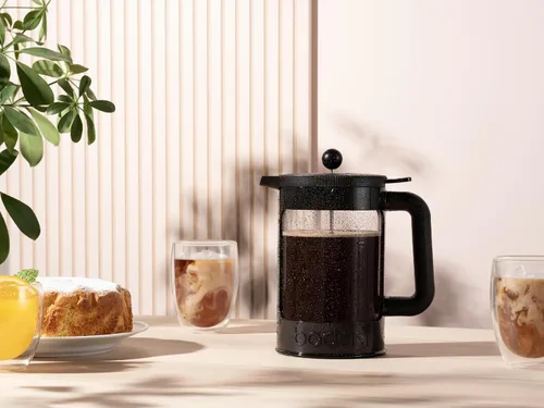 Vista 2 de Bodum Cafetera de infusión fría de 51oz, Negra - Fabricada en Portugal