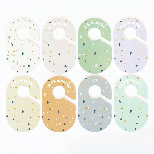 Vista 4 de 3 Sprouts Paquete de separadores y perchas de armario, 8 separadores de tamaño de bebé (Terrazzo) y 30 perchas de terciopelo para ropa de bebé