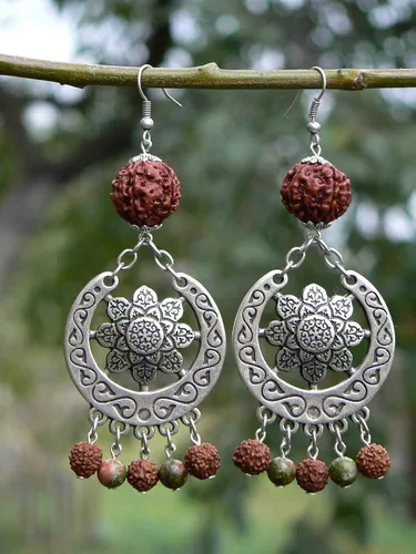 Vista 8 de Aretes de mandala con cuentas de Rudraksha y piedras de unakita, hechos a mano, flor de Shakti, semillas reales de 5 Mukhi Rudraksh, joyería