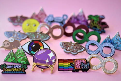 Vista 8 de Real Sic Hail Satan Horns Pin Pin esmaltado con símbolo de mano de metal pesado, oculto, símbolo de mano para mochilas, sombreros, bolsos