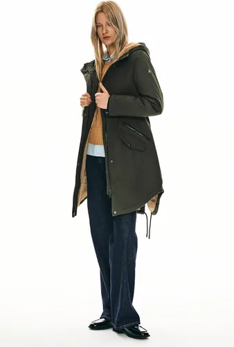 Vista 4 de Orolay Chaqueta de invierno con capucha para mujer, tipo parka, forrada de polar grueso, con bolsillos