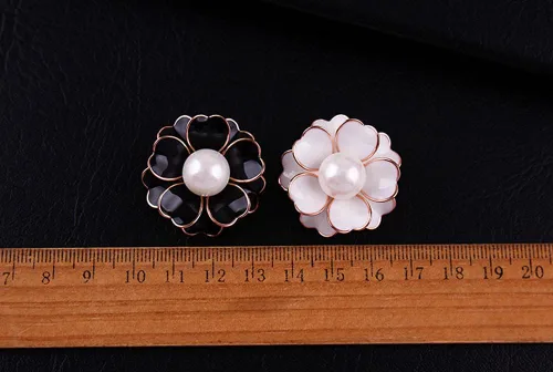 Vista 7 de Broche de esmalte de perlas de flores para mujer para joyería de mujer