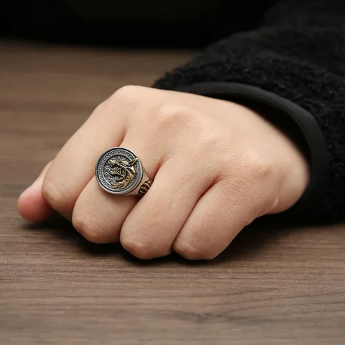 Vista 4 de HZMAN Anillo de lobo vikingo nórdico para hombre, acero inoxidable, retro, mago, guerrero, cazador, cabeza de lobo y pata de lobo, joyería de regalo