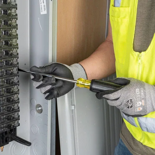 Vista 7 de Klein Tools Paquete de llave aislada y controlador de demolición