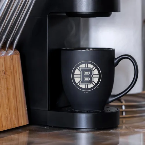 Vista 3 de Rico Industries NHL Hockey - Taza bistró de cerámica negra mate de 15 onzas