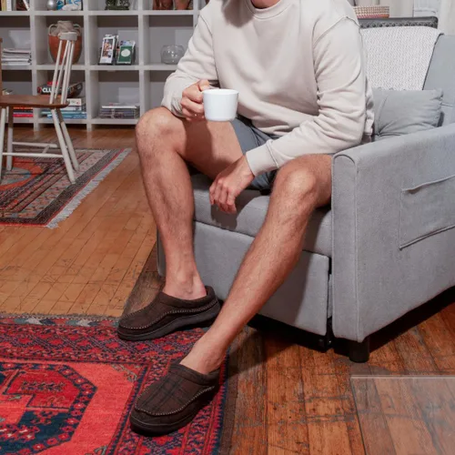 Vista 7 de Dearfoams Pantuflas Thompson de espuma viscoelástica para hombre Negro