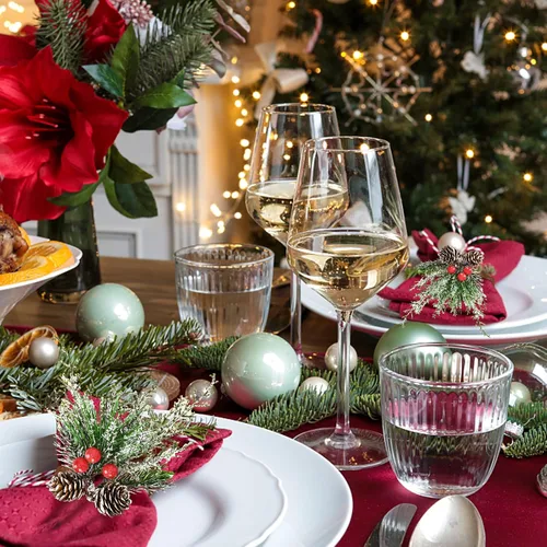 Vista 3 de 12 servilleteros de Navidad, servilleteros de pino nevado con bayas rojas, hebilla de servilleta de bayas para Navidad, boda, cena, mesa, reunión