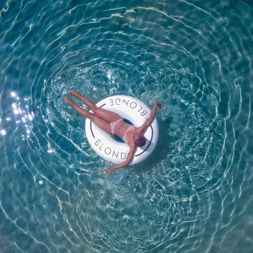 Vista 5 de Loteli Flotador de natación – Anillo de natación inflable minimalista estético Accesorio clásico para fiesta, sesión de fotos, diversión