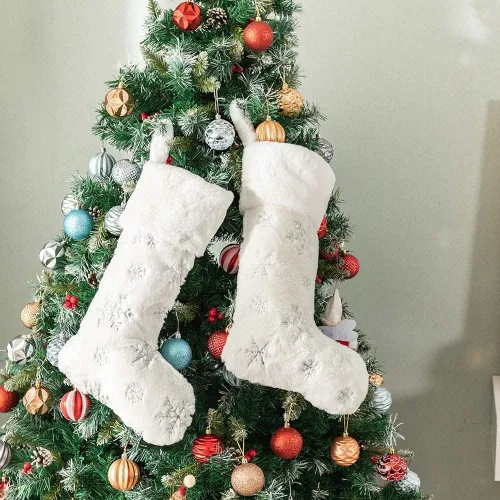 Vista 15 de 1 paquete de medias de Navidad personalizadas con nombres, 22 pulgadas, bordado personalizado, de piel sintética, negro y azul, con copos de nieve