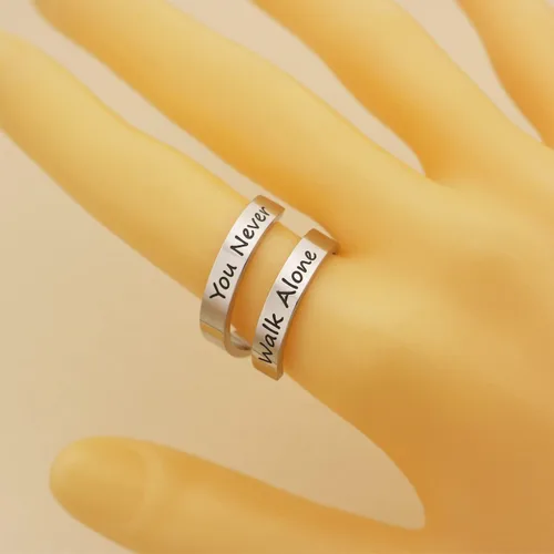 Vista 2 de SELOPU Bangtan - Anillo de regalo para niños Kpop Bangtan con la frase You Never Walk Alone Love YourselfJ-HopeJIMINJINJKRMSUGAV Bangtan Boys Lover