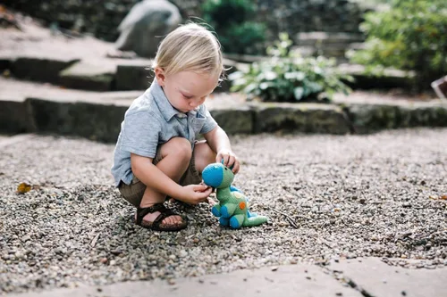 Vista 3 de Pebble 200-326 Steggy Dinosaur Rattle, 8.7 pulgadas de longitud, hilo de algodón, verde