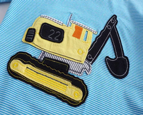 Vista 4 de Remera con diseño de excavadora de manga larga para niños de 2 a 7 años de edad