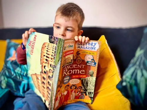 Vista 7 de Mysteries in Time Ancient Rome - Paquete de actividades romanas para niños de 6 a 11 años, con libro de historia y revista, perfecto para avión