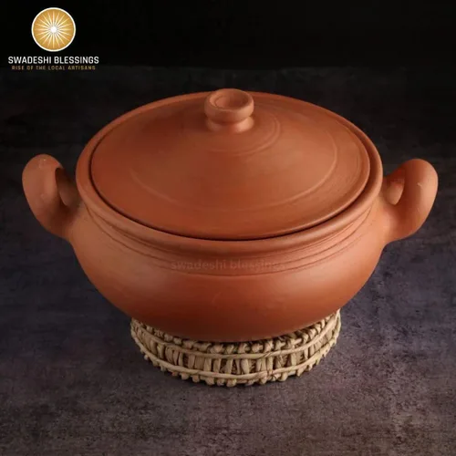 Vista 2 de Swadeshi Blessings Olla de arcilla sin glasear exclusiva para cocinar y servir con tapa/Kadai de tierra/Mud Handi/Mitti Ke Bartan