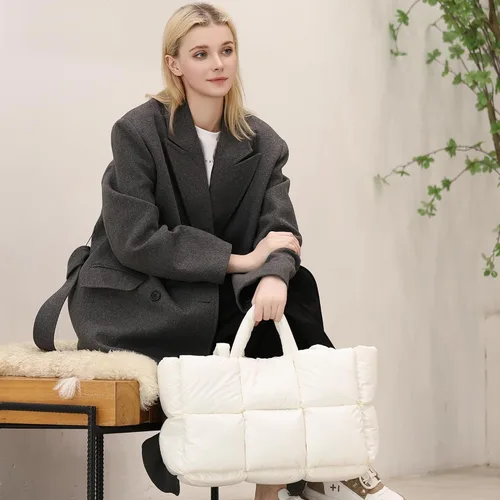 Vista 3 de Herald Bolso de mano acolchado grande para mujer, bolso de hombro acolchado de algodón ligero para el invierno