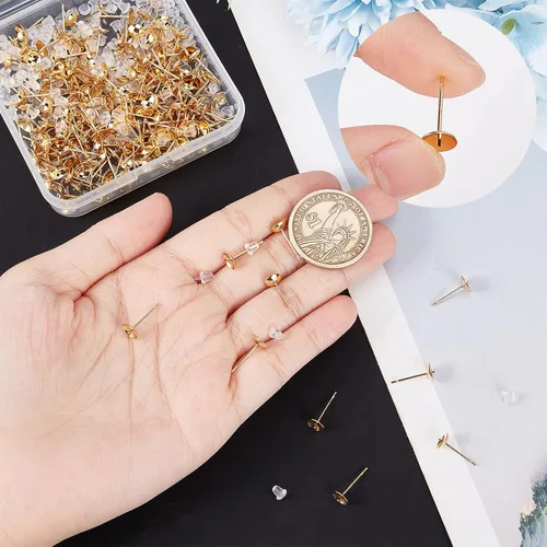 Vista 3 de Beebeecraft 1 caja de 200 piezas de aretes de perlas chapados en oro de 24 quilates para cuentas medio perforadas con 200 tuercas de plástico