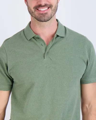 Vista 3 de Real Essentials Paquete de 3 y 4 Polo de manga corta de piqué de algodón para hombre, polo de alto rendimiento (disponible en tallas grandes y altas)