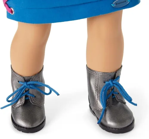 Vista 4 de Muñeca American Girl Truly Me de 18 pulgadas #90 con ojos azules, cabello largo azul y piel de ligera a media en vestido de patinadora, para edades