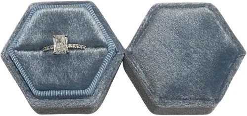 Vista 3 de Caja de anillo hexagonal de terciopelo, 1 ranura para compromiso y ceremonia de boda, exhibición plana y almacenamiento (azul claro)