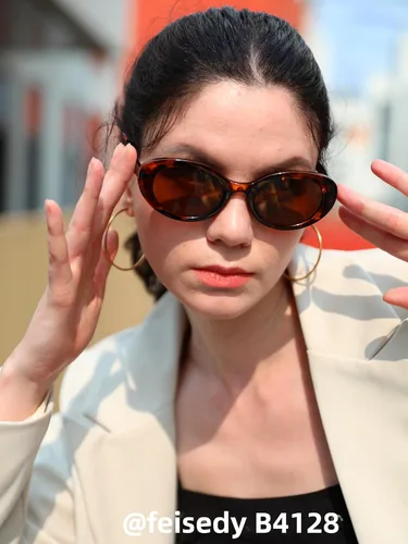 Vista 3 de FEISEDY Gafas de sol para mujer, Retro Oval Gafas de sol para hombre, Pequeño estilo de los años 90 B4128