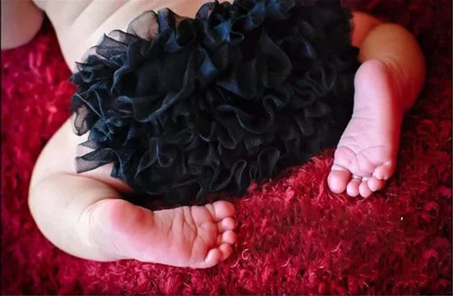 Vista 8 de Paquete de 2 pantalones cortos de algodón para bebés y niñas pequeñas con volantes y lazo
