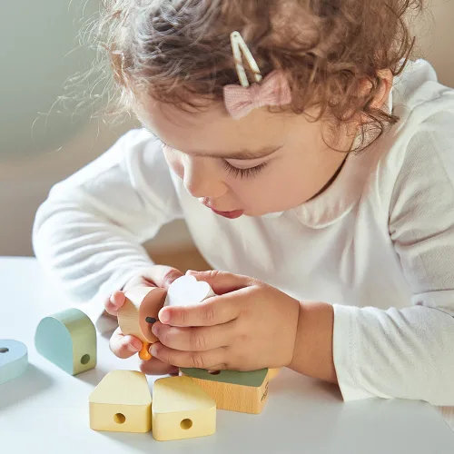 Vista 7 de Janod - Sweet Cocoon Thread Beads - 21 Birds, Wings and Clouds - Develops Fine Motor Skills - FSC Wooden Toy - Learning Game - From 24 Months, J04050
