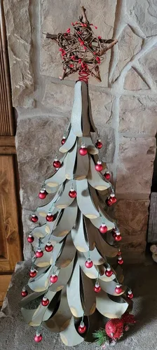 Vista 7 de Estrella de árbol de Navidad rústica de ratán y bayas en elección de tamaño grande o pequeño