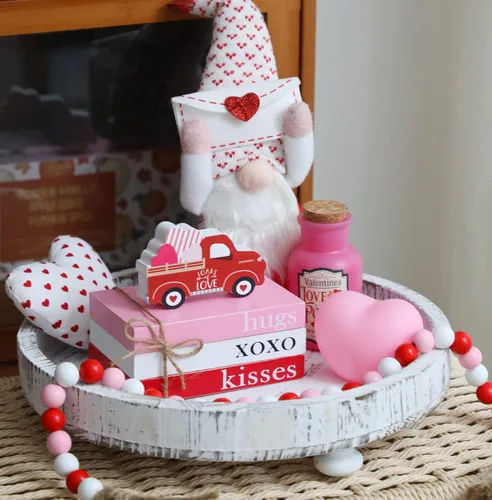 Vista 3 de Decoración de bandeja escalonada de San Valentín, mini pila de libros de madera con guirnalda de cuentas para decoración de San Valentín, Hug XOXO