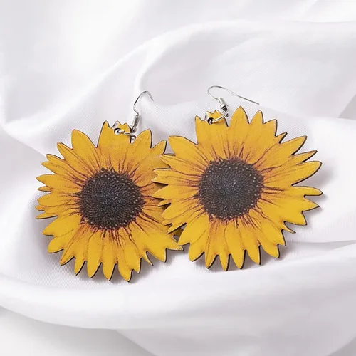 Vista 3 de Aretes colgantes con diseño de margaritas amarillas con diseño de girasol y madera, diseño de bandera americana, para mujeres y niñas
