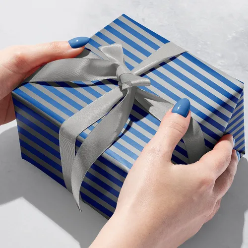 Vista 2 de Jillson Roberts Papel de regalo Hanukkah, rayas azules y plateadas, 6 rollos jumbo de 10 pies x 30 pulgadas