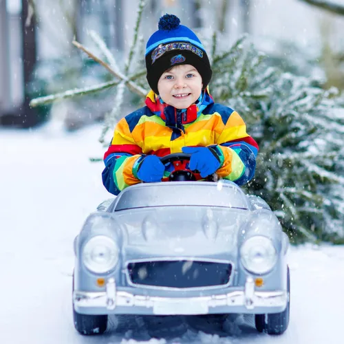Vista 4 de Marvel Avengers - Juego de sombreros de invierno y guantes de nieve para niños y niños pequeños con lindos guantes y gorro suave, pompones esponjosos
