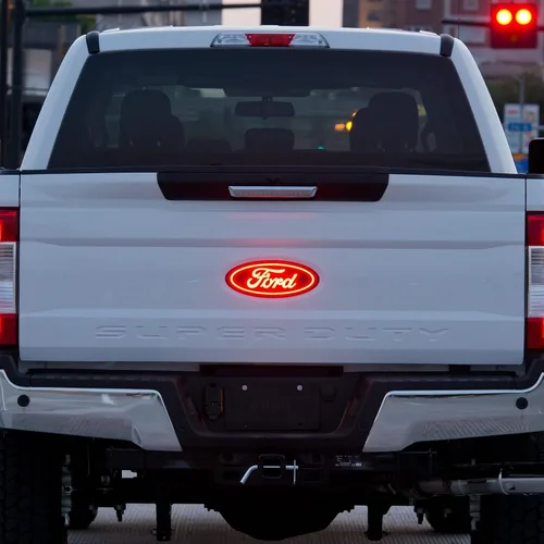 Vista 3 de Emblema LED Luminix de Putco para portón trasero ovalado rojo - Compatible con Ford Super Duty F250 / F350 / F450 2017-2019, todos los modelos