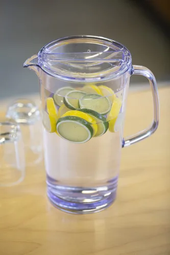 Vista 4 de Service Ideas Jarra de bebidas frías con tapa, 64 onzas, plástico