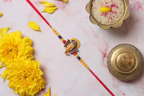 Vista 4 de Ganesha Brass Rakhi para hermano Rakshabandhan ThreadRaksha Bandhan Rakhi