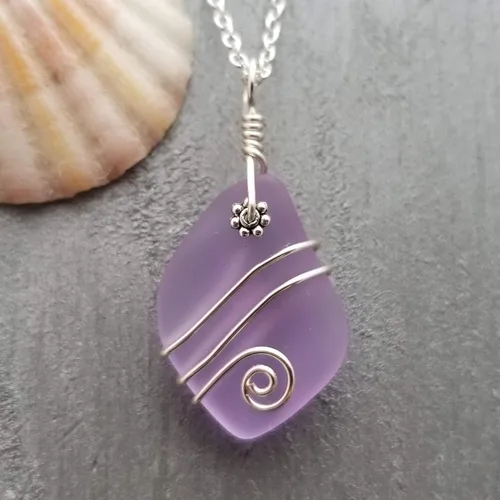 Vista 9 de Yinahawaii Handmade Sea Glass Necklace, Hawaiian Jewelry for Women, Wire "Magical Color Changing" Purple Necklace, Sea Glass Jewelry For Women