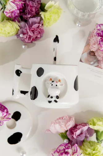 Vista 2 de DIHOclub Adorable Taza de Cerámica 3D de Vaca con Tapa y Cuchara - Perfecta para Café, Té, Leche y Más - Regalo Ideal para Amantes de los Animales