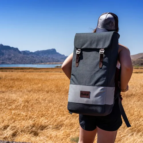 Vista 5 de Elakai National Parks Series - Tablas de Cornhole de viaje premium con estuche de transporte, mochila de 1 x 2 Marrón