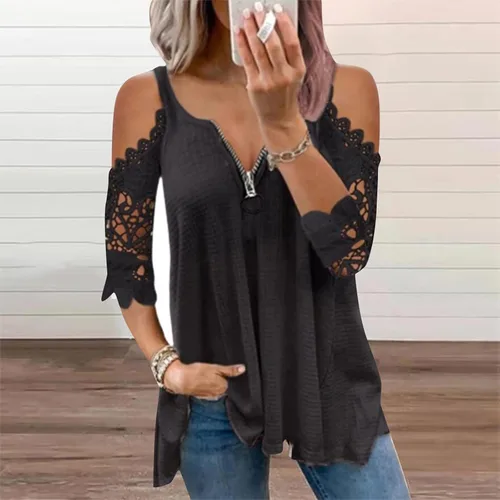 Vista 2 de KNFATEQVEDG Camisetas de manga corta con cuello en V y cremallera para mujer, talla grande, con hombros descubiertos, blusas de verano sexy, Negro