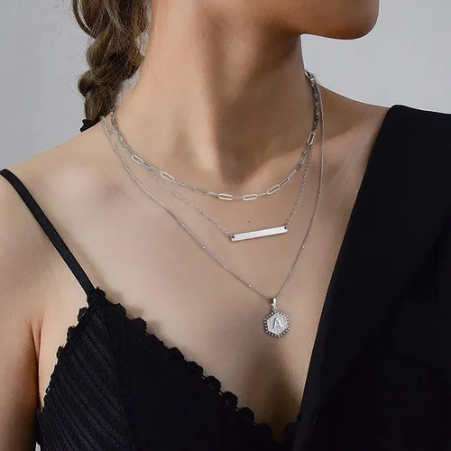 Vista 3 de Turandoss Collares de plata con iniciales en capas para mujer, chapado en oro blanco de 14 quilates, collar de cadena de clip con dije de letra