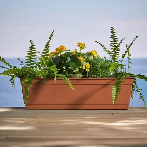 Vista 2 de Bloem Dayton Caja de Ventana Rectangular de Plástico Reciclado Terra Cotta de 24 pulgadas con Bandeja de Platillo para Jardinería Interior y Exterior