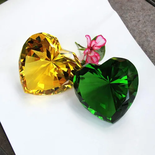 Vista 4 de Crystal Diamonds Heart (verde) PAPERWEIGHT, Gratis Personalizado Grabado Personalizado