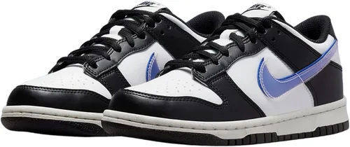 Vista 875 de Nike Kid's Dunk Low Sneaker