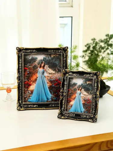 Vista 2 de Marco de fotos vintage negro de 8 x 10 pulgadas, elegante marco dorado adornado antiguo con frente de cristal, mesa y exhibición de pared