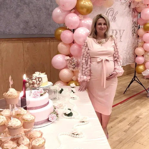 Vista 2 de Vestido midi de maternidad de manga larga con malla floral, vestido ajustado de maternidad para baby shower, sesión de fotos