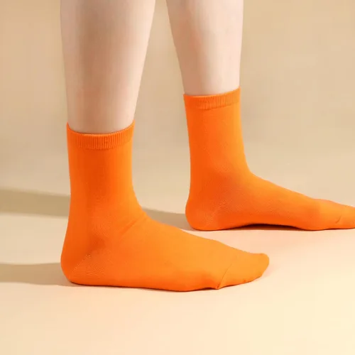 Vista 4 de kikiya socks Calcetines de cuello redondo para mujer, 4-6 pares de calcetines coloridos de algodón a rayas con diseño de arco iris y lunares
