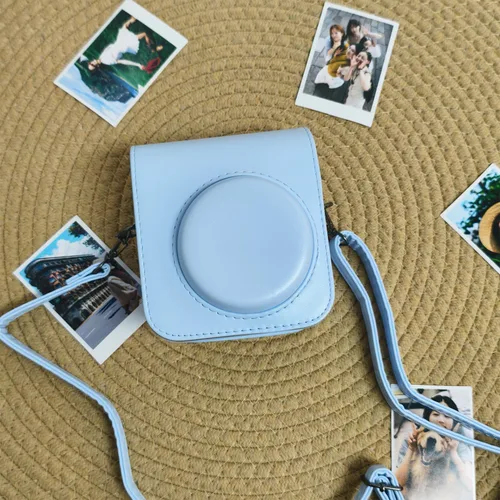 Vista 5 de Funda protectora compatible con cámara Fujifilm Instax Mini 12 de película instantánea con bolsillo para accesorios y correa ajustable (azul)